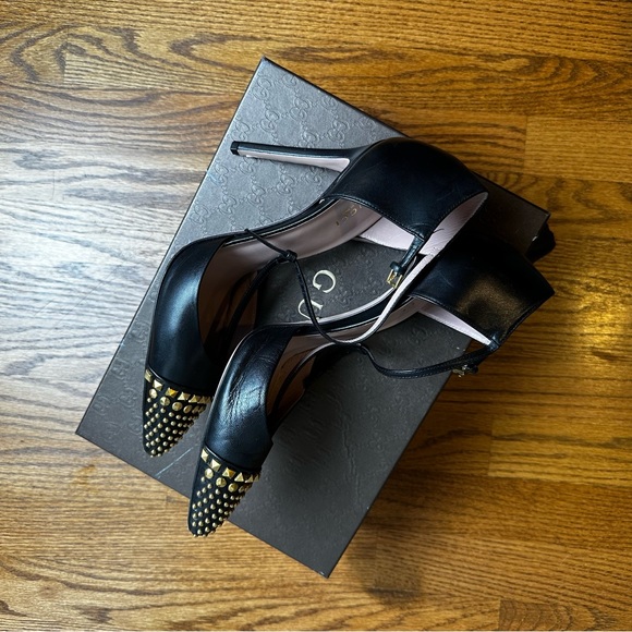 Gucci Black Leather T Strap w/Gold Tone Metal Toe Studds - Picture 5 of 7